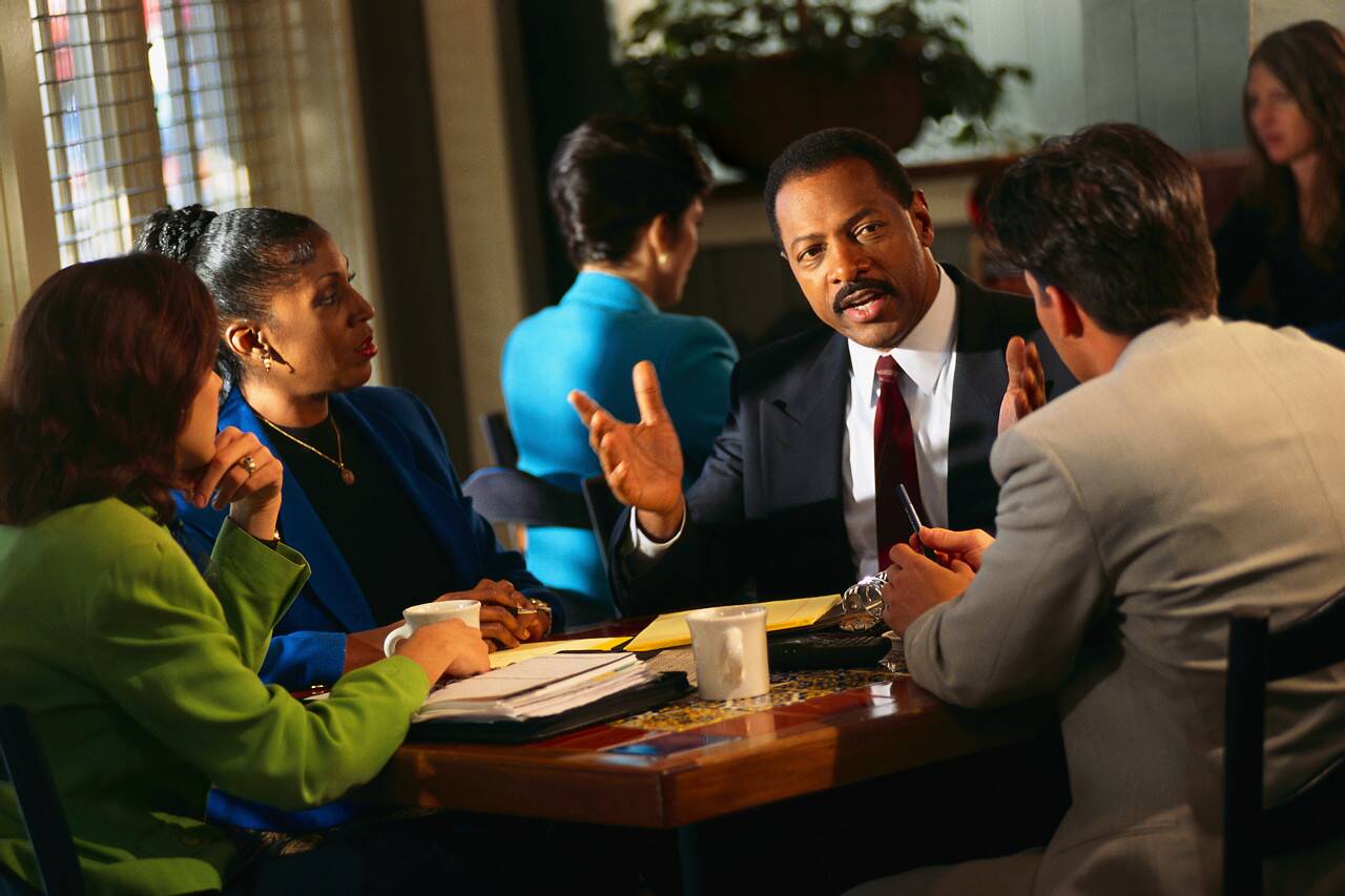 3 Ways to Close Sales with Non-Verbal Communication